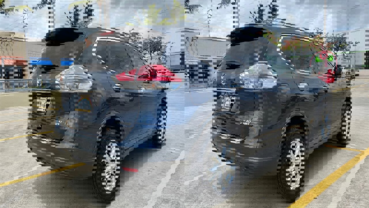 Used 2016 Nissan Rogue SV w/ SV Premium Package image 5