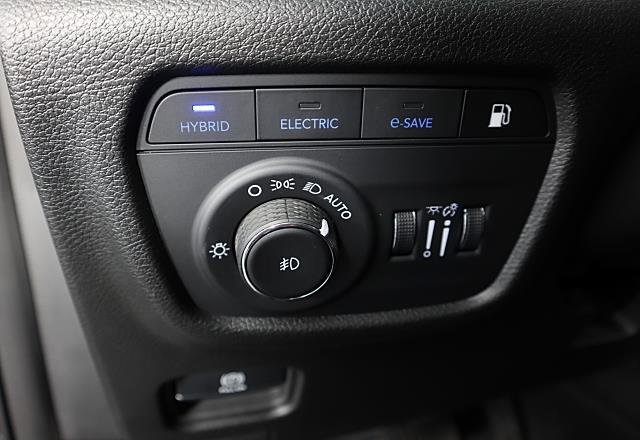 Used 2022 Jeep Grand Cherokee Limited 4xe image 27