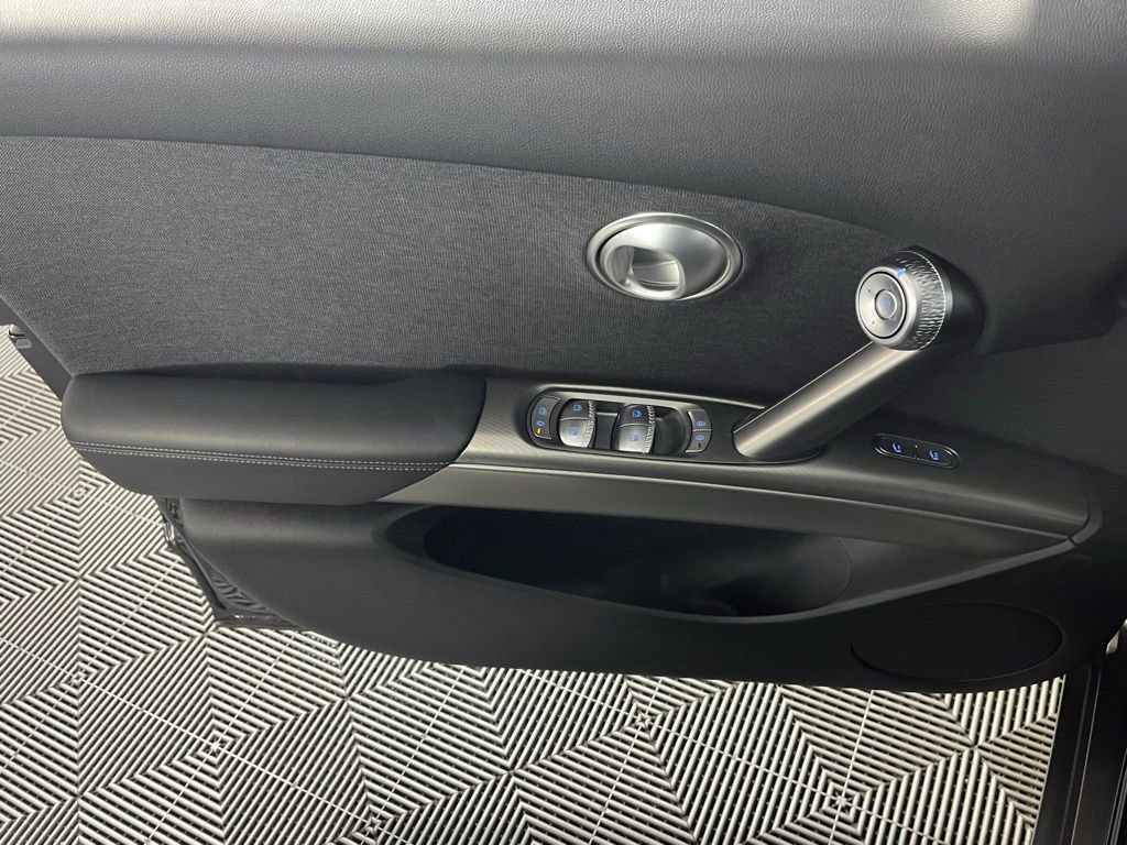 Used 2025 Genesis GV60 RWD image 28