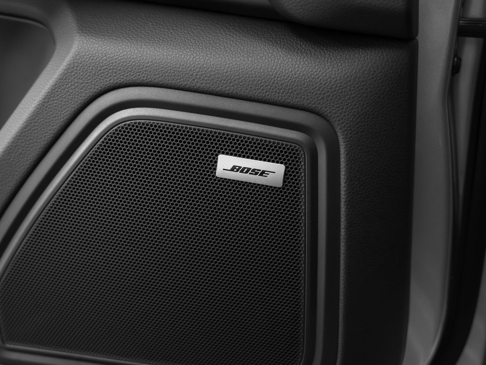 New 2025 Porsche Macan Turbo image 41