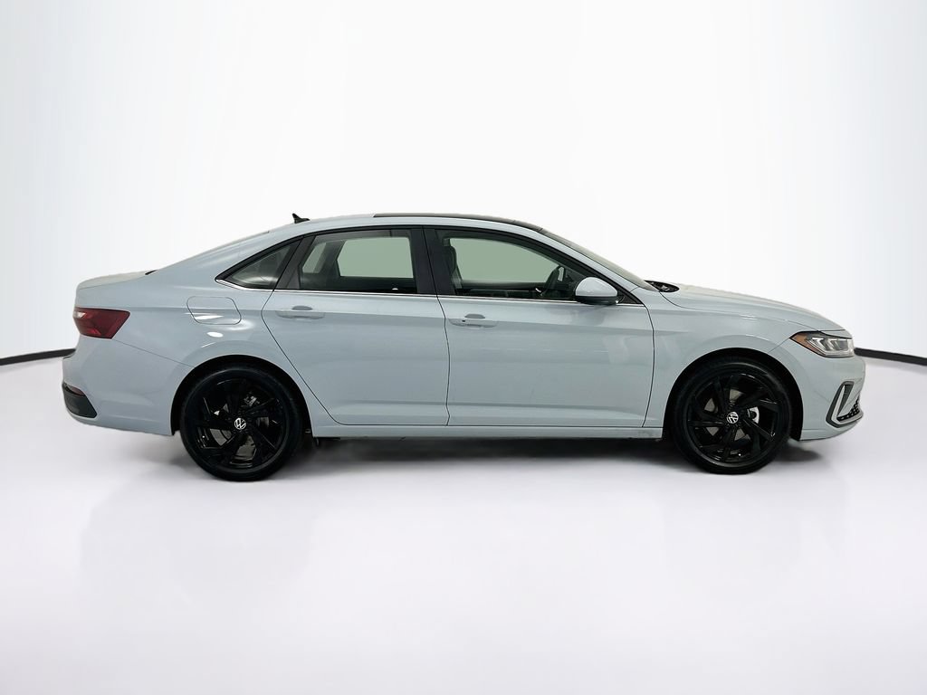 New 2027 Volkswagen Jetta SE FWD image 4