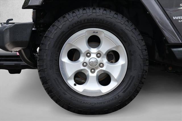 Used 2014 Jeep Wrangler Unlimited Sahara AWD/4WD image 9