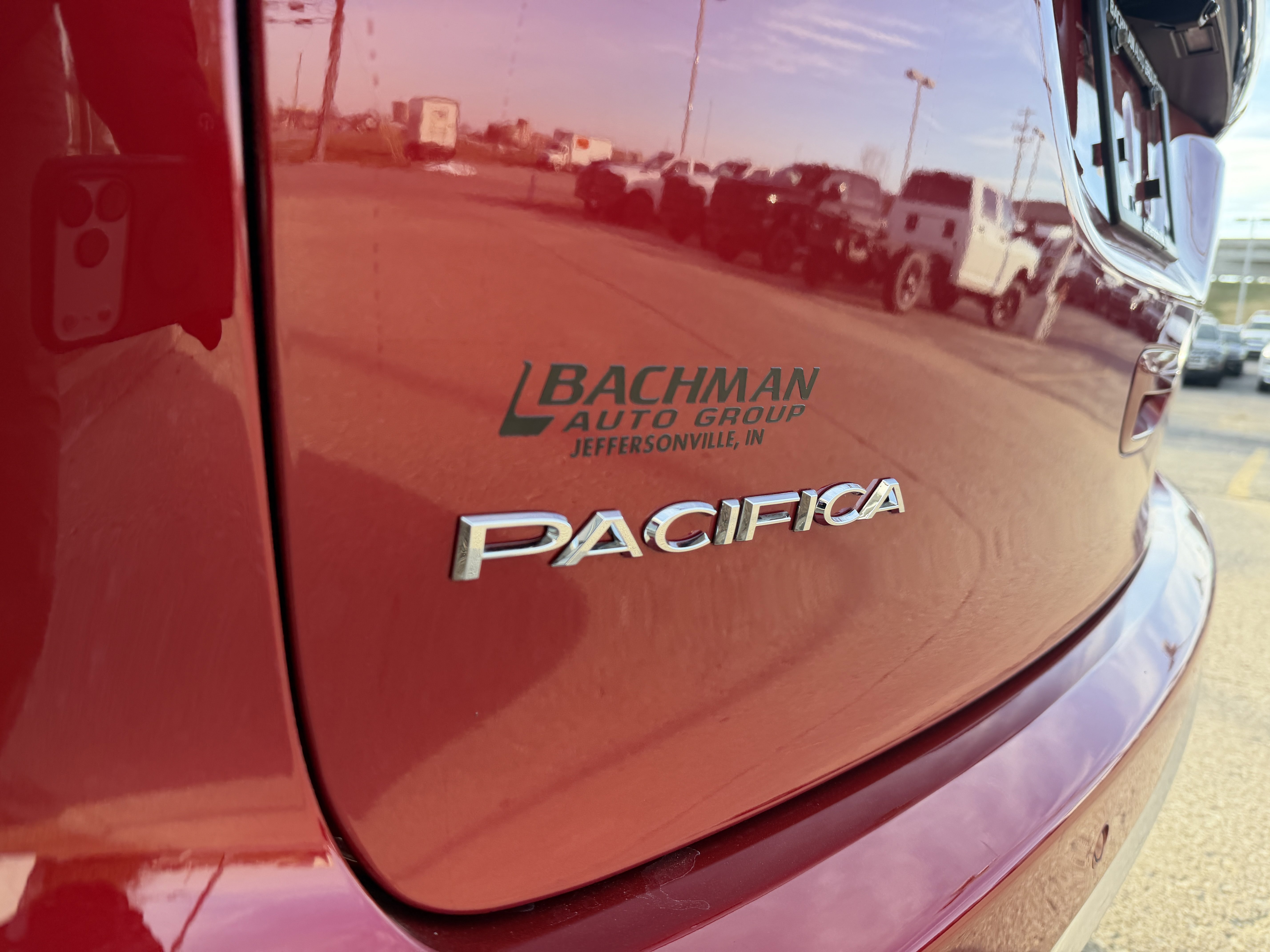 Used 2026 Chrysler Pacifica Select image 8