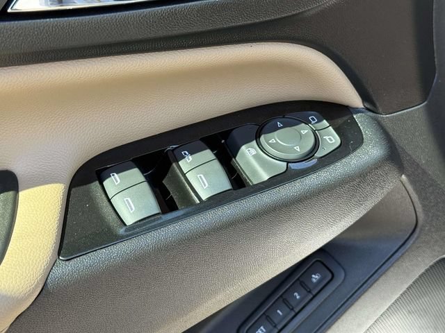 Used 2023 Chevrolet Equinox Premier AWD/4WD image 9