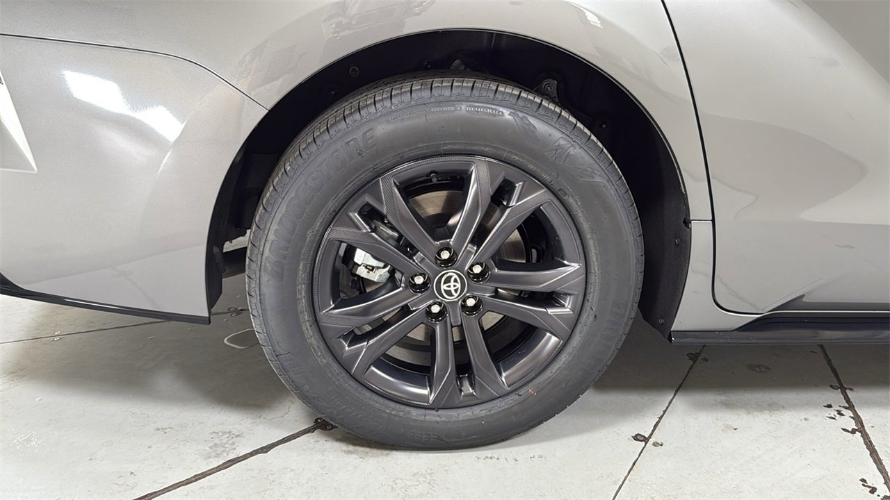 New 2026 Toyota Sienna XSE image 23