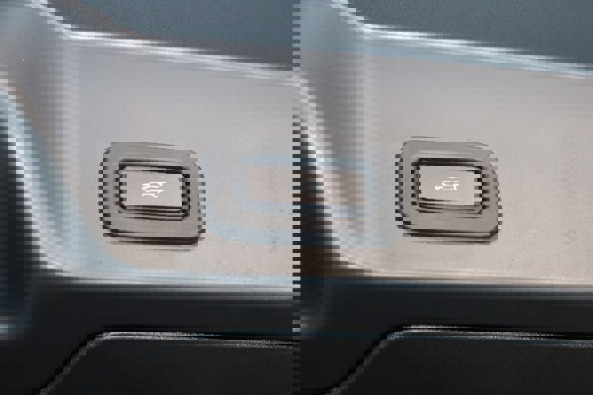 Used 2022 Land Rover Range Rover Evoque R-Dynamic S image 46