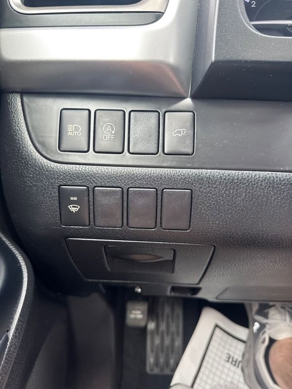 Used 2018 Toyota Highlander SE AWD/4WD image 25