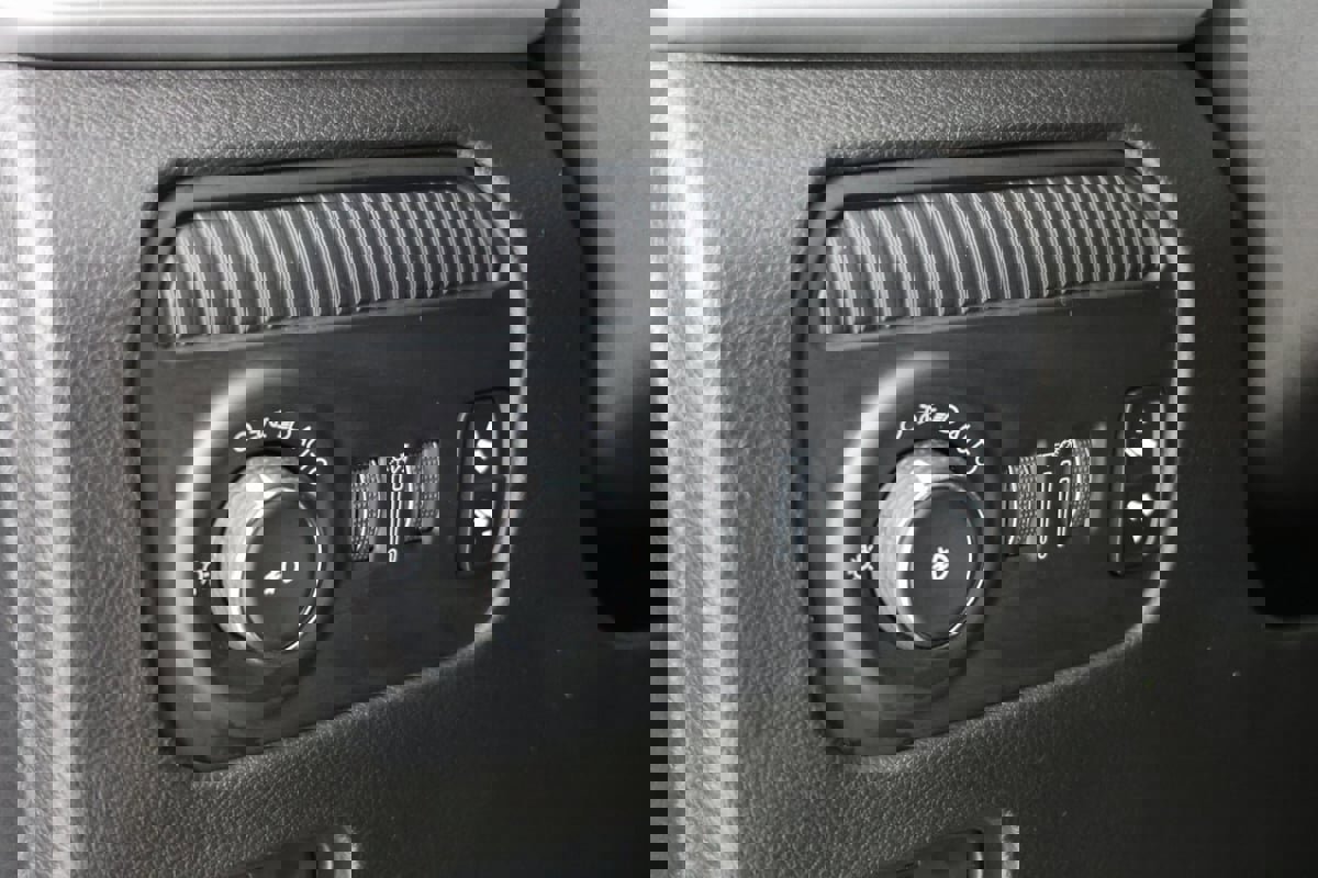 Used 2024 Jeep Wagoneer L Series III w/ Flexible Seating Group image 28