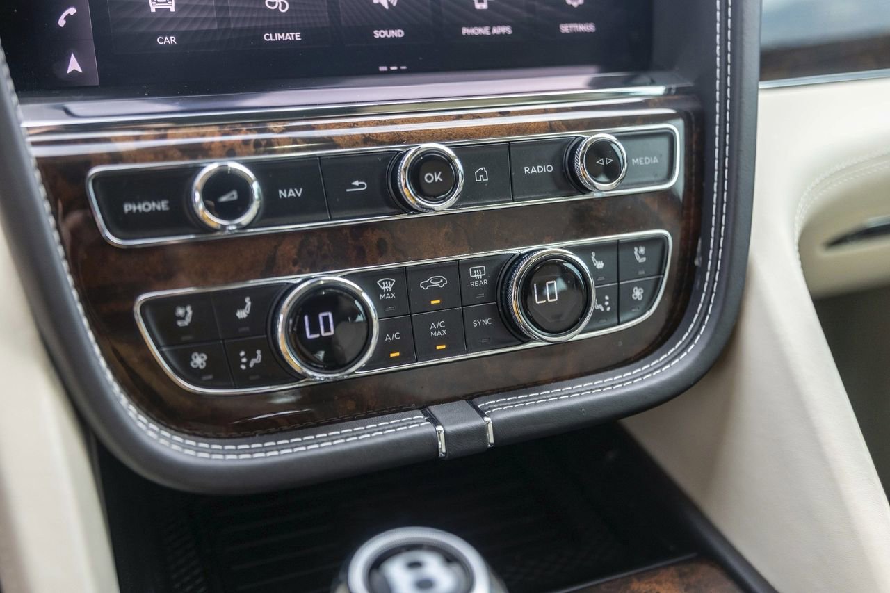Used 2021 Bentley Bentayga AWD/4WD image 34