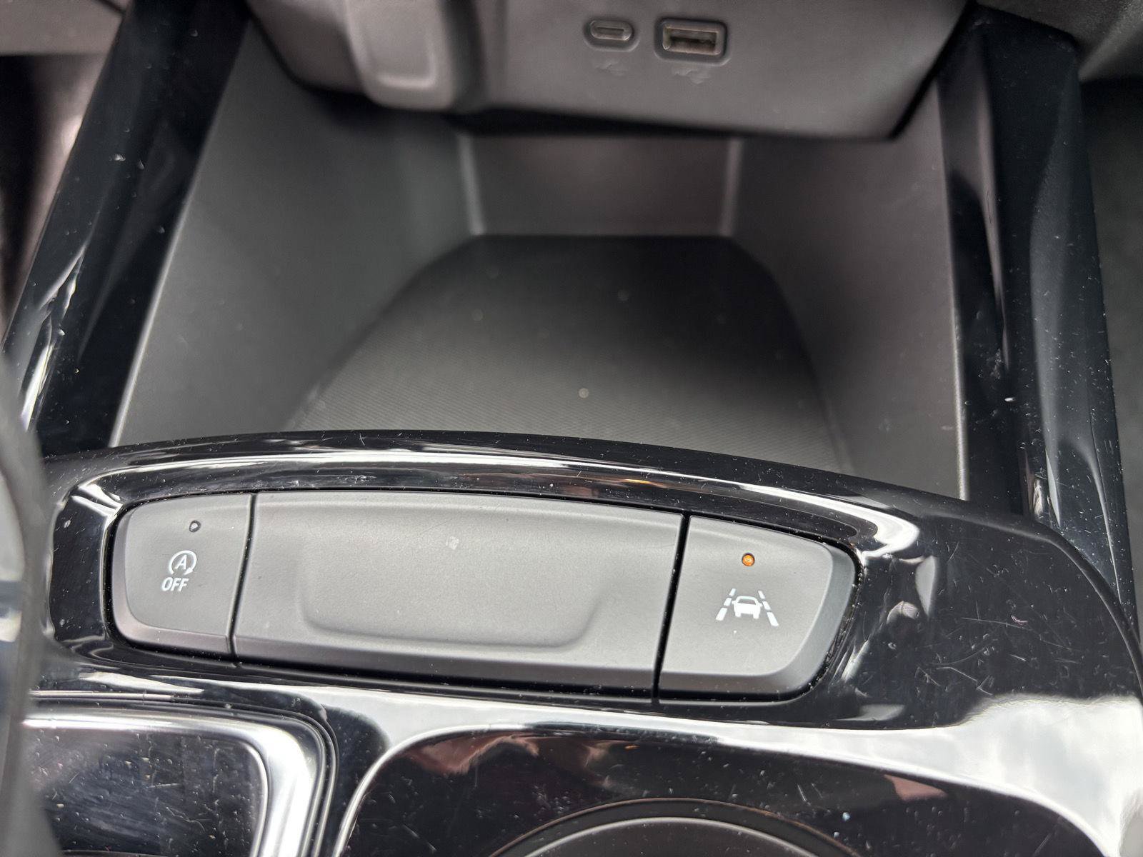 Used 2024 Chevrolet Trax LT w/ LT Convenience Package FWD image 26