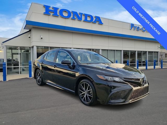 Used 2024 Toyota Camry SE w/ Cold Weather Package FWD image 3