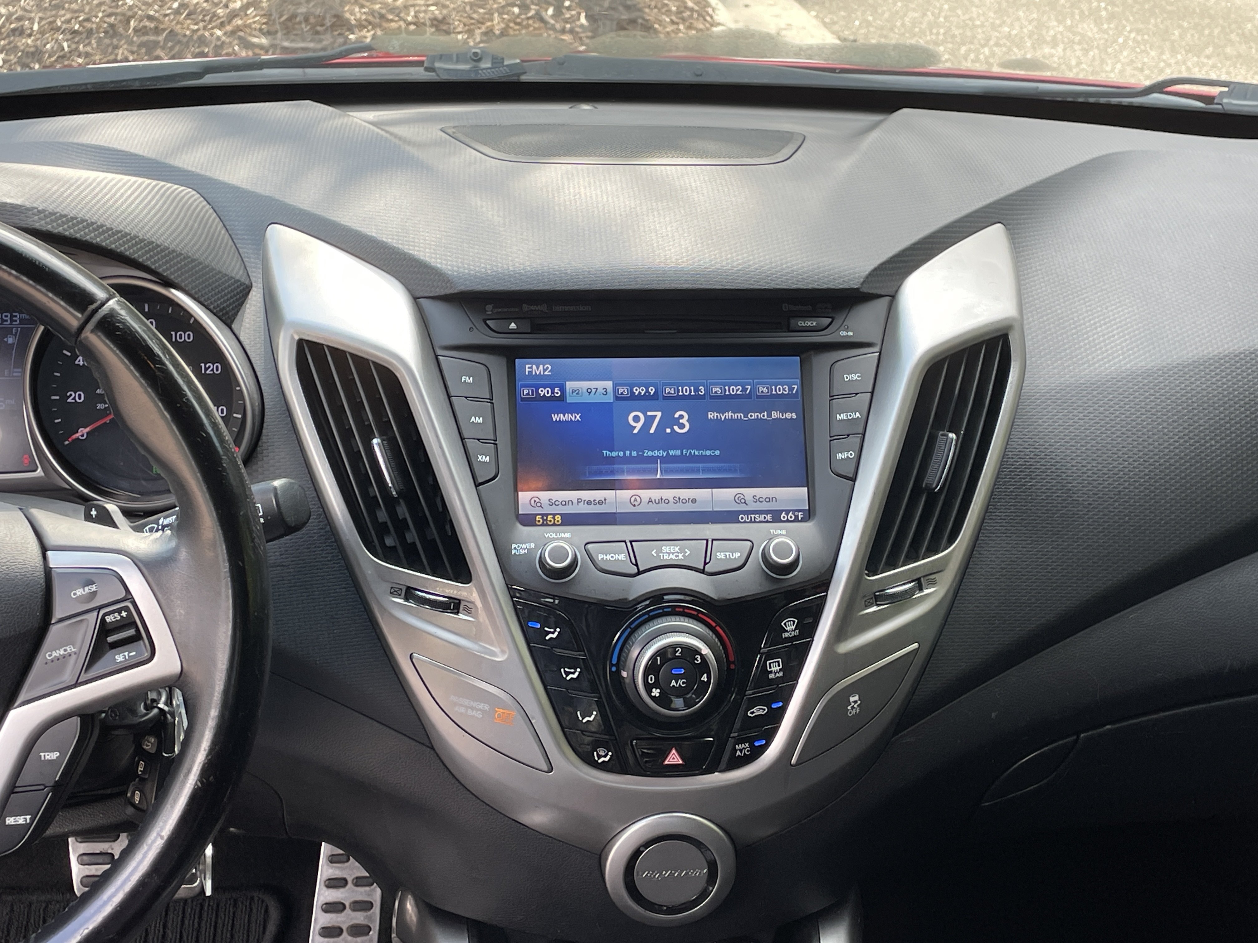 Used 2014 Hyundai Veloster RE:FLEX Edition FWD image 27