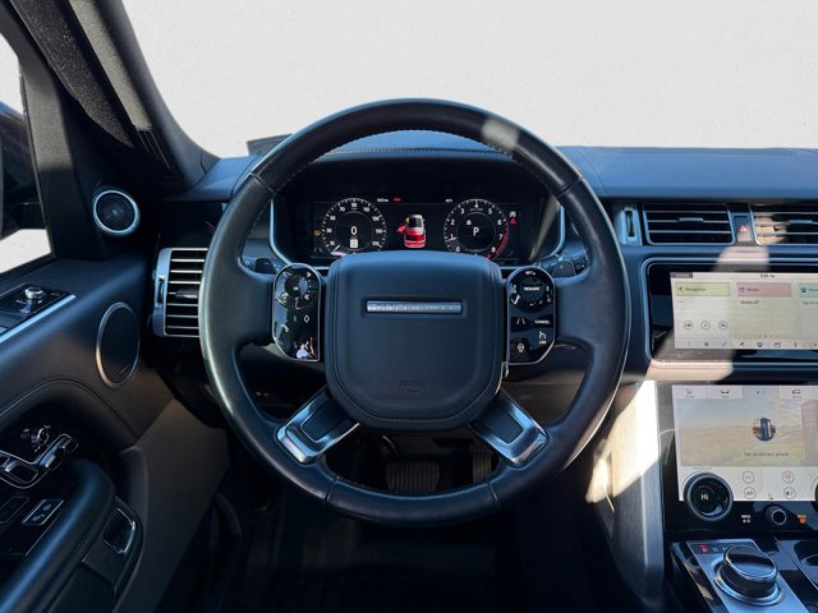 Used 2020 Land Rover Range Rover HSE image 15