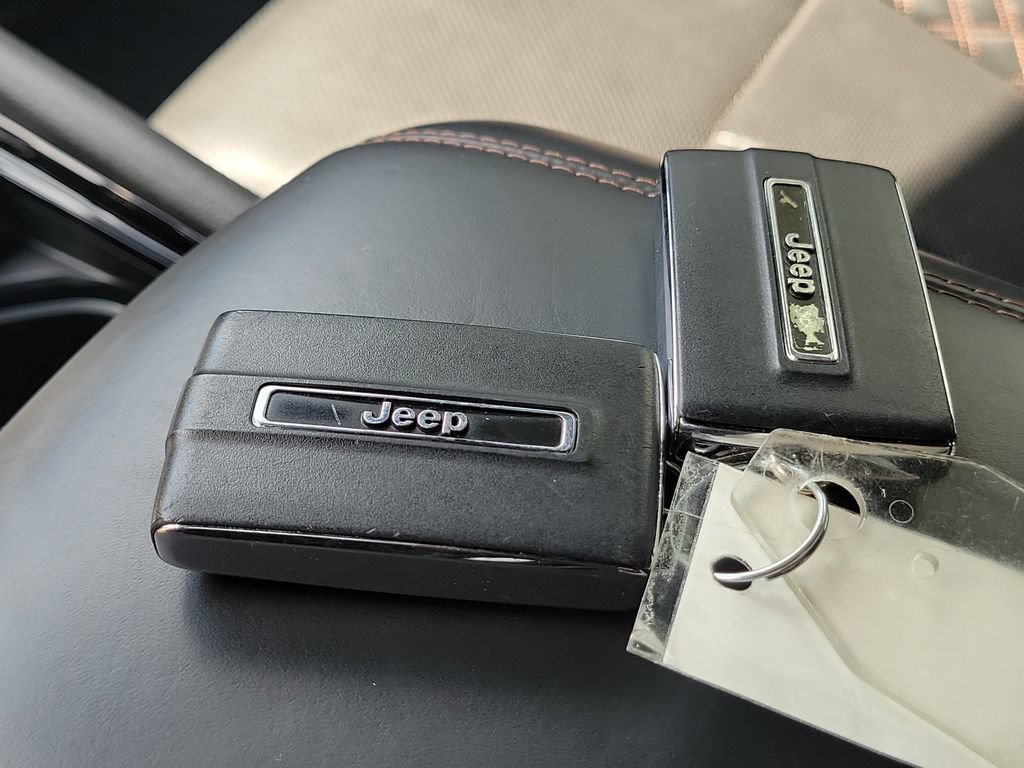 Used 2021 Jeep Grand Cherokee L Summit w/ Advanced Protech Group IV AWD/4WD image 37