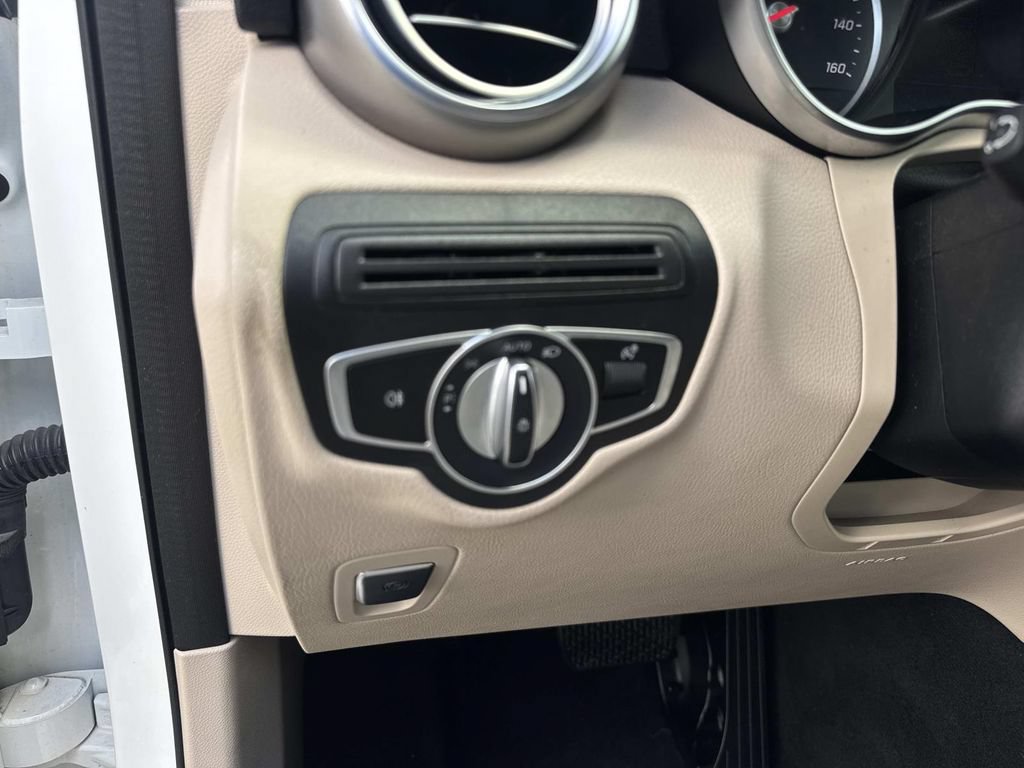 Used 2020 Mercedes-Benz GLC 300 4MATIC w/ Multimedia Package image 23