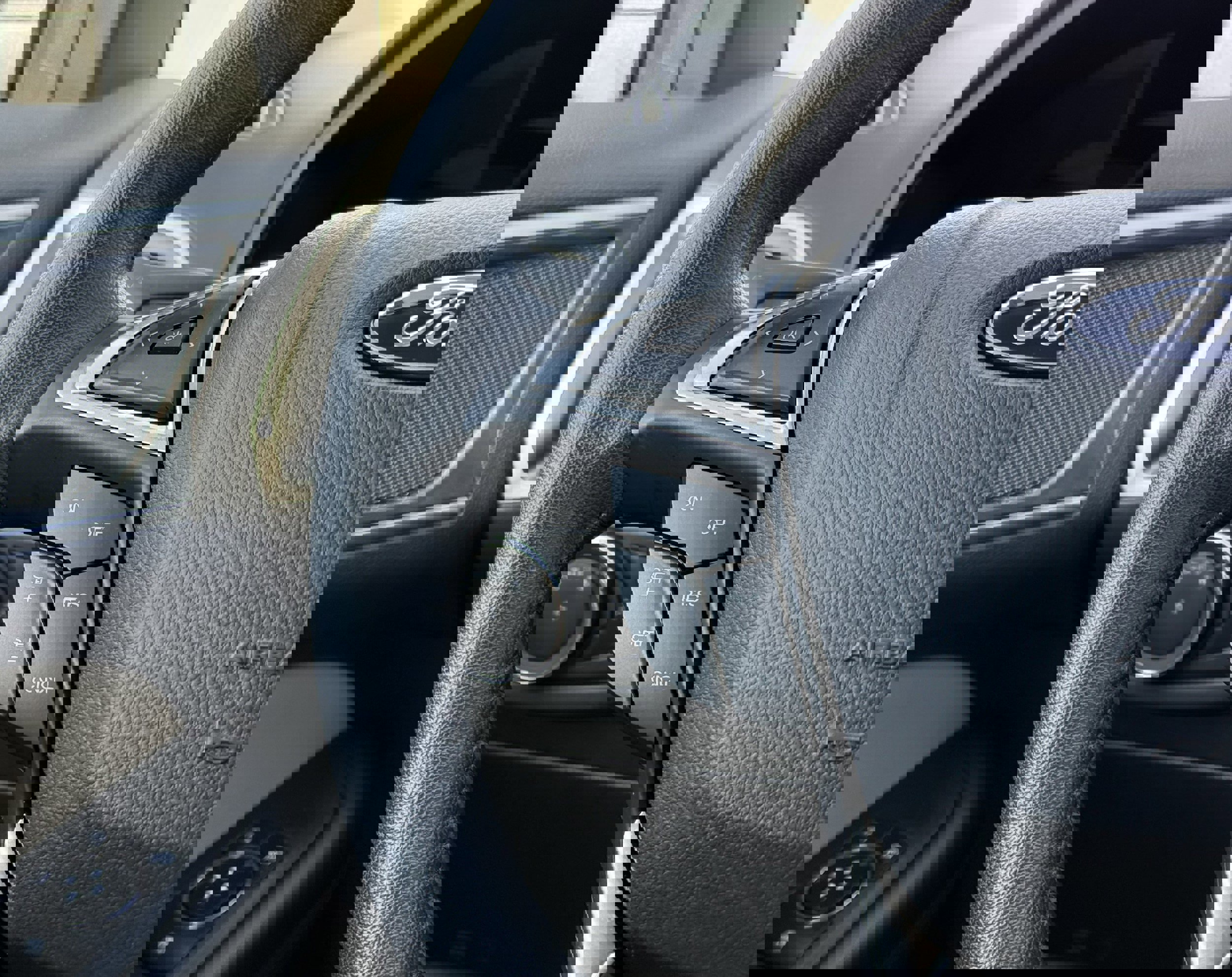 Used 2024 Ford Edge SEL image 14