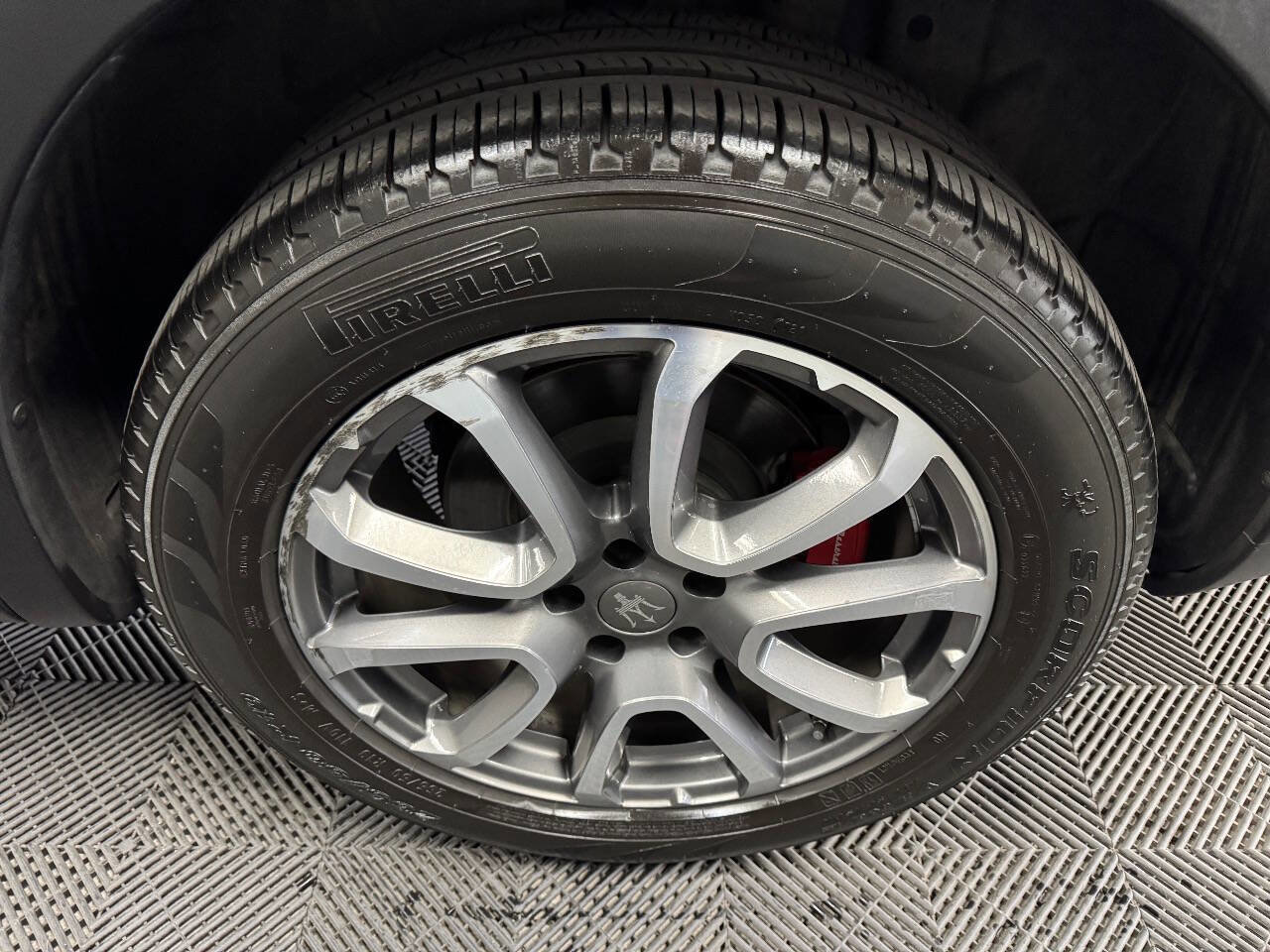 Used 2017 Maserati Levante image 20