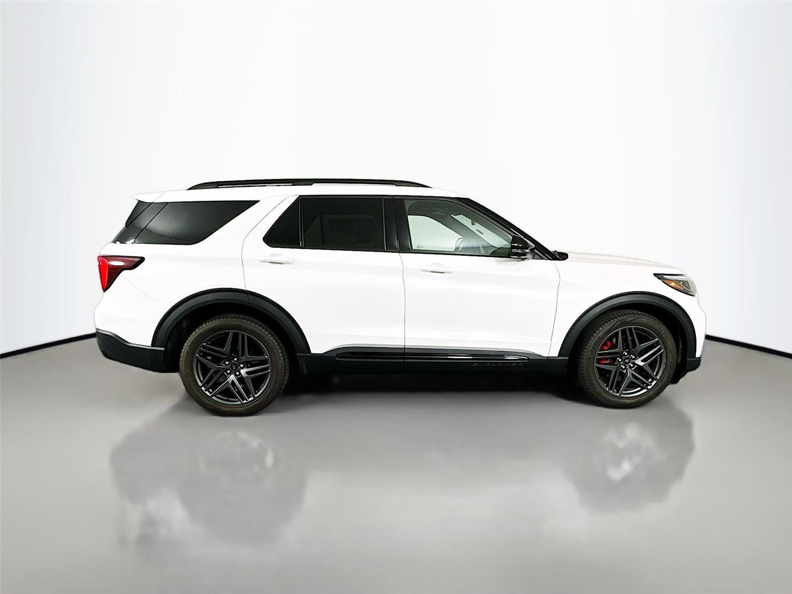 Used 2025 Ford Explorer ST AWD/4WD image 18