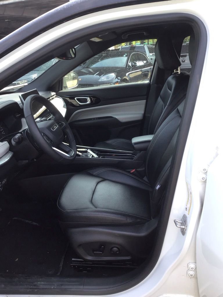 Used 2025 Jeep Compass Limited AWD/4WD image 6