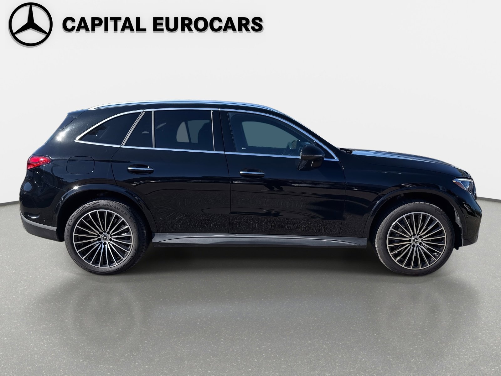 Used 2025 Mercedes-Benz GLC 350e 4MATIC image 3