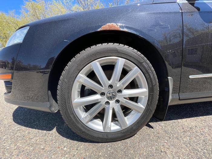 Used 2010 Volkswagen Passat Komfort FWD image 11