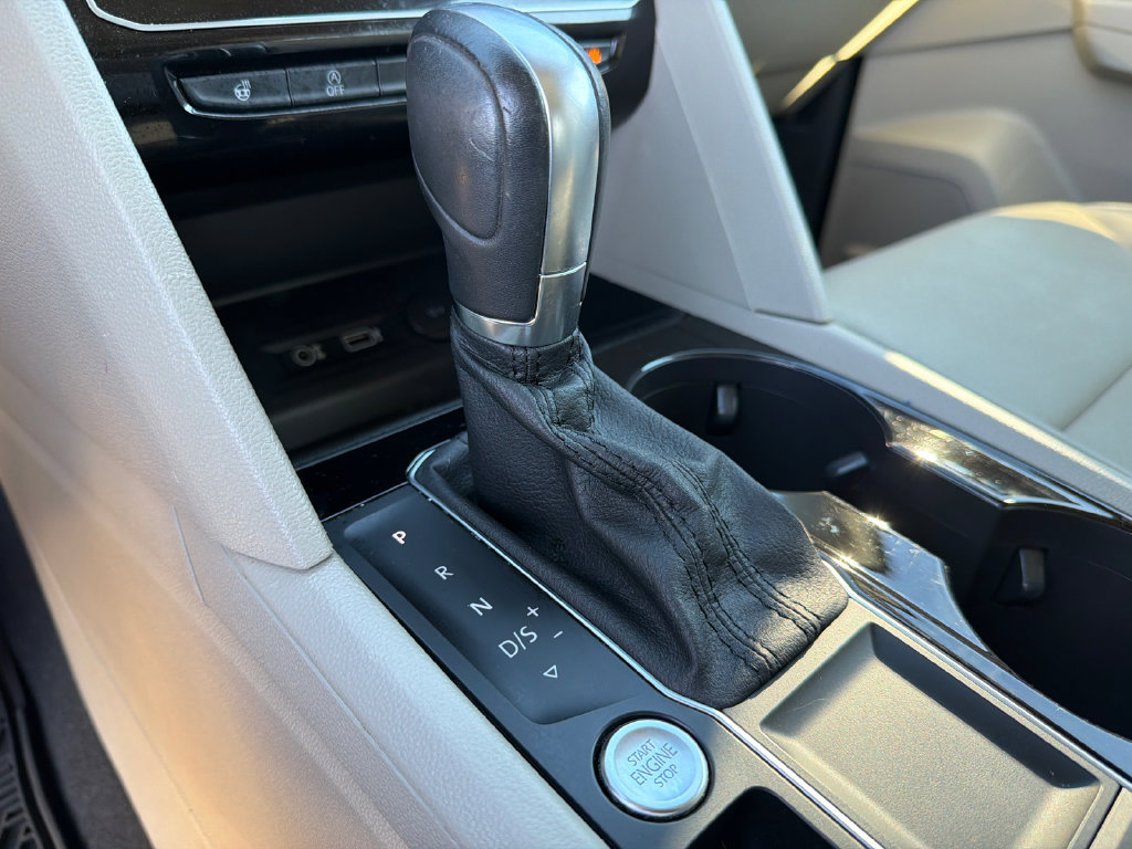Used 2019 Volkswagen Atlas SEL FWD image 32