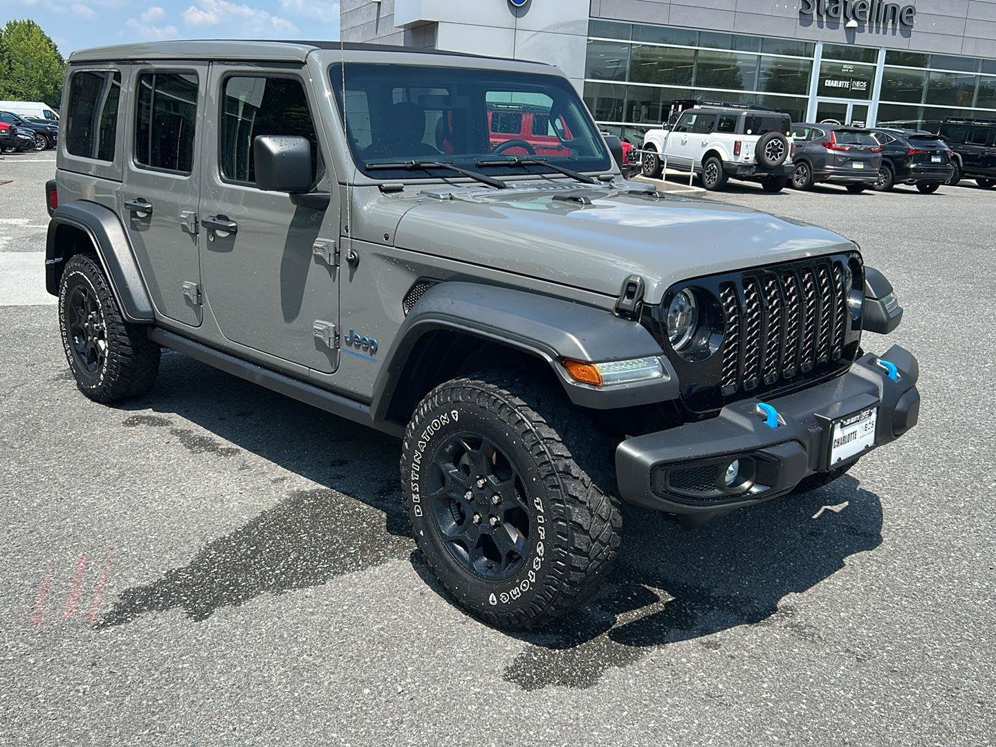 Used 2023 Jeep Wrangler Unlimited w/ Sun & Screen Package AWD/4WD image 7