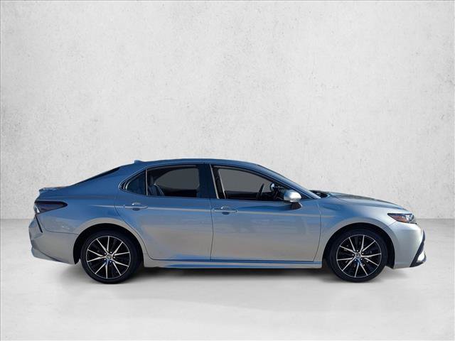 Used 2021 Toyota Camry SE image 4