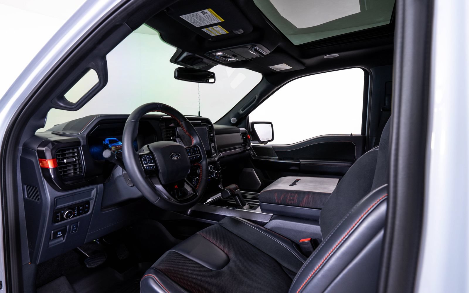 Used 2025 Ford F150 Raptor w/ Equipment Group 803A Raptor R AWD/4WD image 14