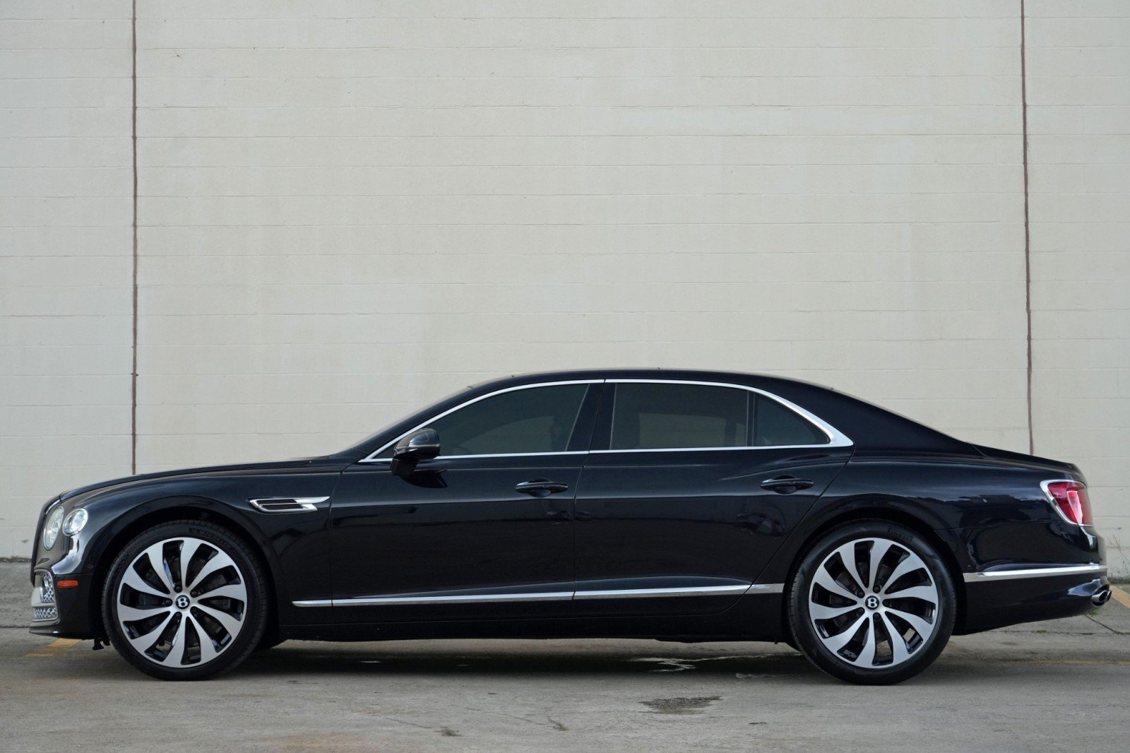 Used 2023 Bentley Flying Spur Azure AWD/4WD image 9