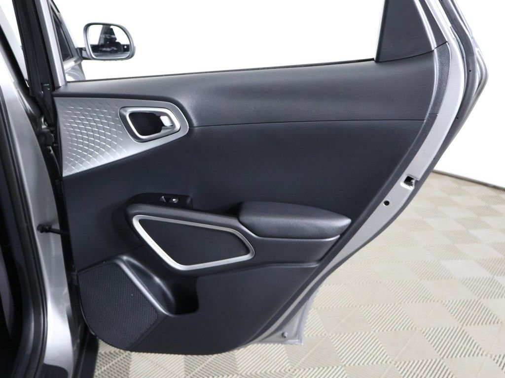Used 2025 Kia Soul LX w/ LX Technology Package FWD image 24
