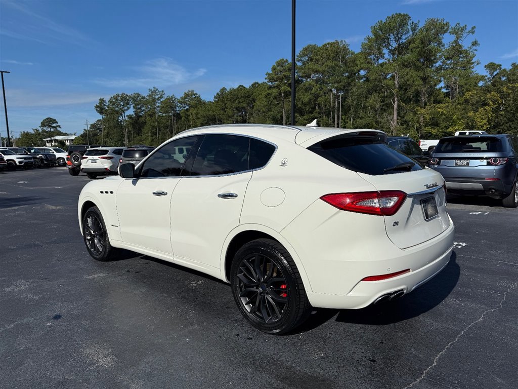 Used 2019 Maserati Levante GranLusso image 5