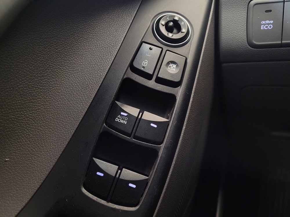 Used 2016 Hyundai Elantra SE image 27