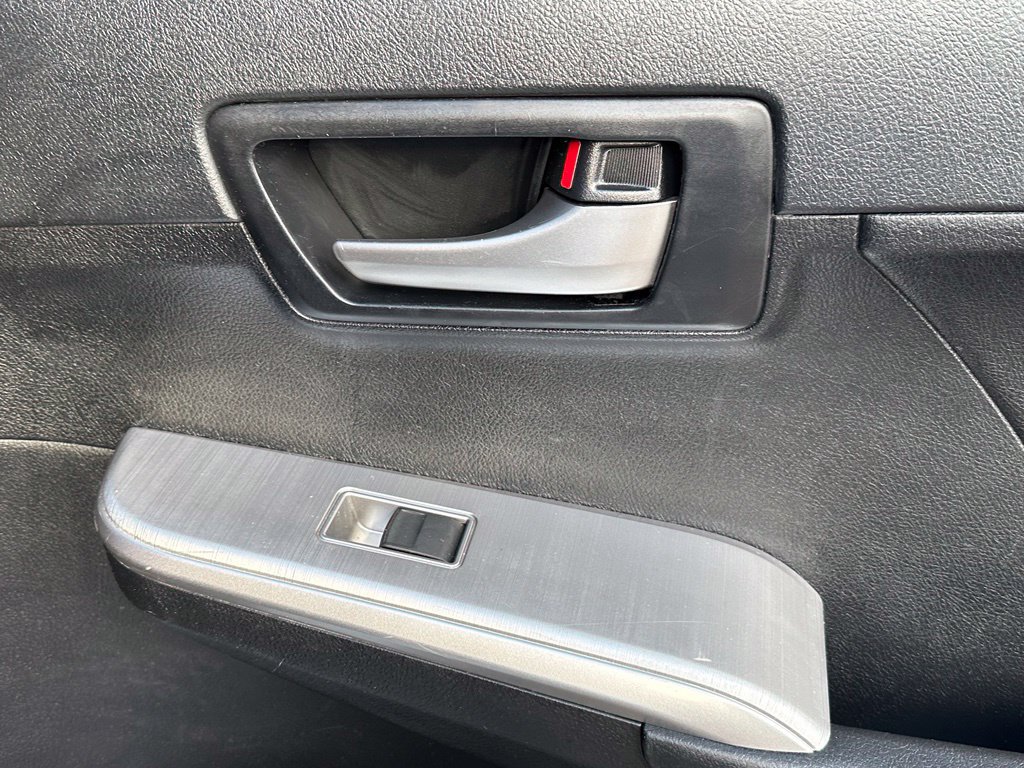 Used 2012 Toyota Camry SE FWD image 17