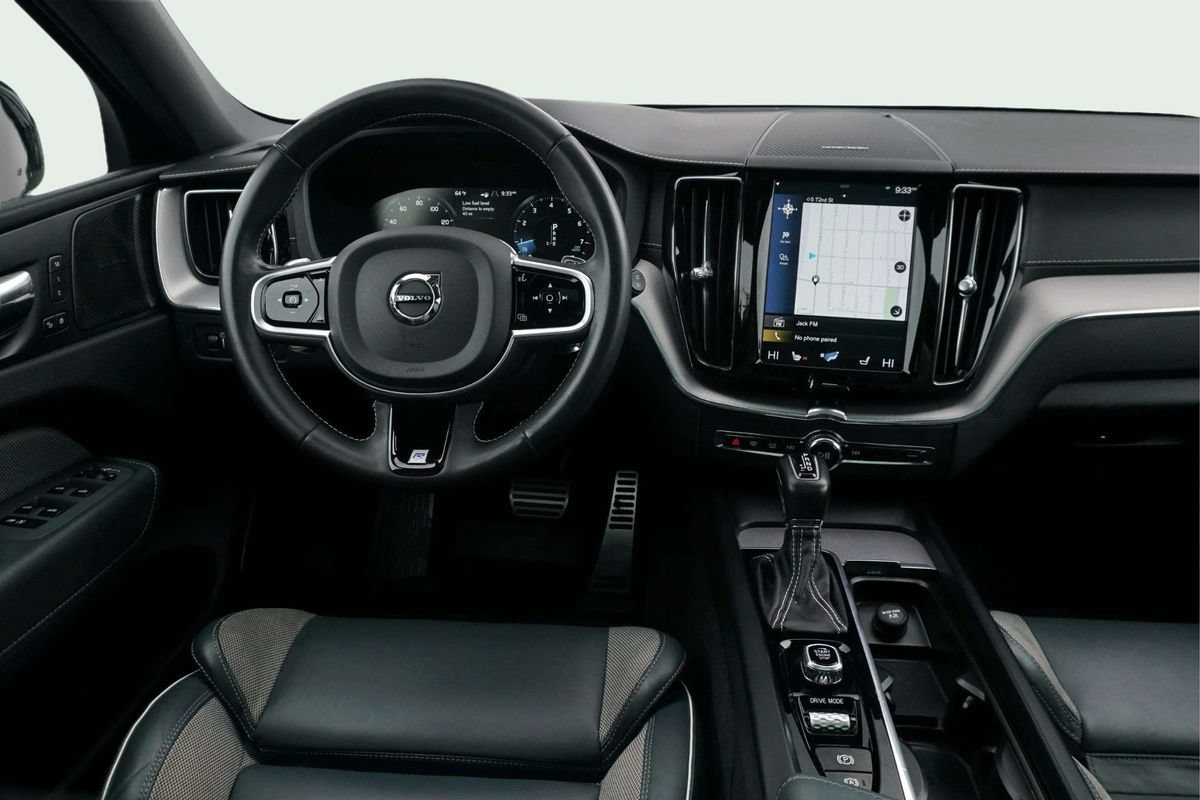 Used 2020 Volvo XC60 T5 R-Design w/ Protection Package Premier AWD/4WD image 23