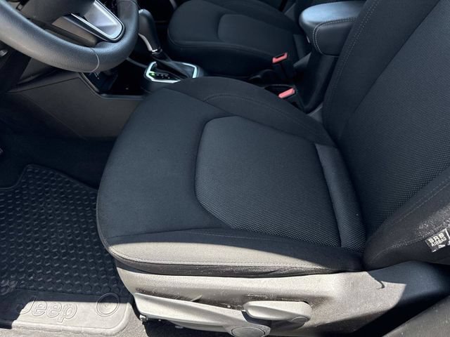 Used 2023 Jeep Renegade Latitude AWD/4WD image 19