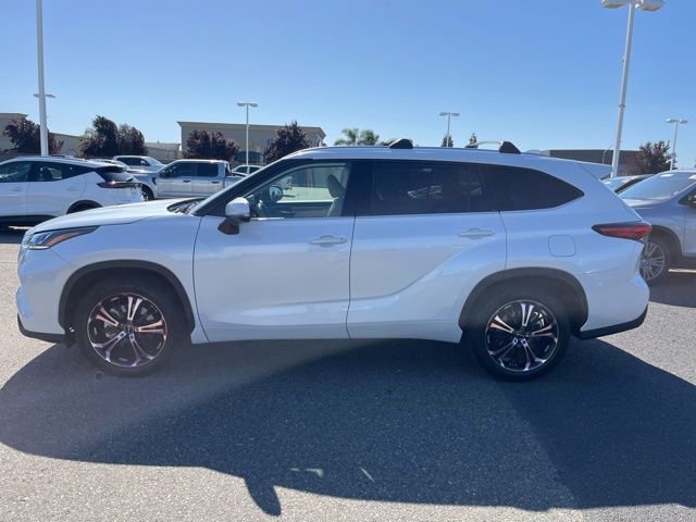 Used 2023 Toyota Highlander Limited FWD image 8