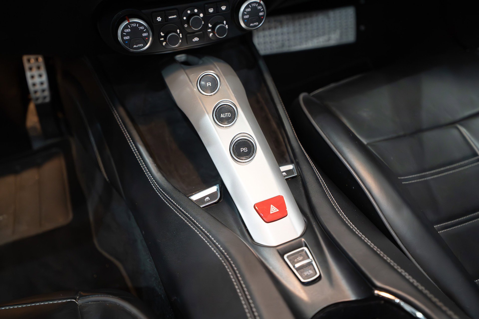 Used 2015 Ferrari California T image 21