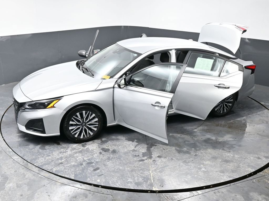 Used 2024 Nissan Altima 2.5 SV FWD image 61