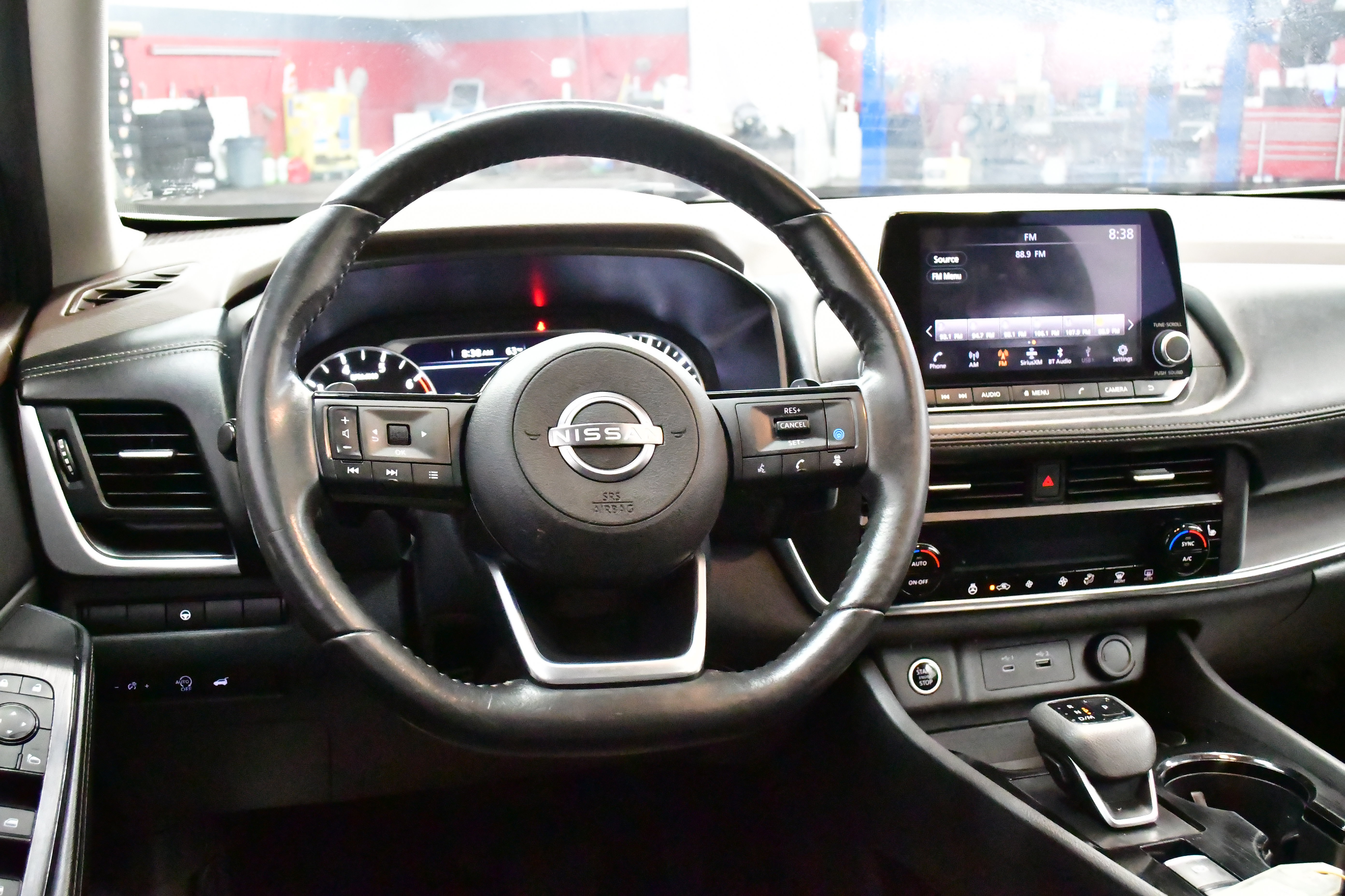 Used 2023 Nissan Rogue SV w/ SV Premium B Package image 16