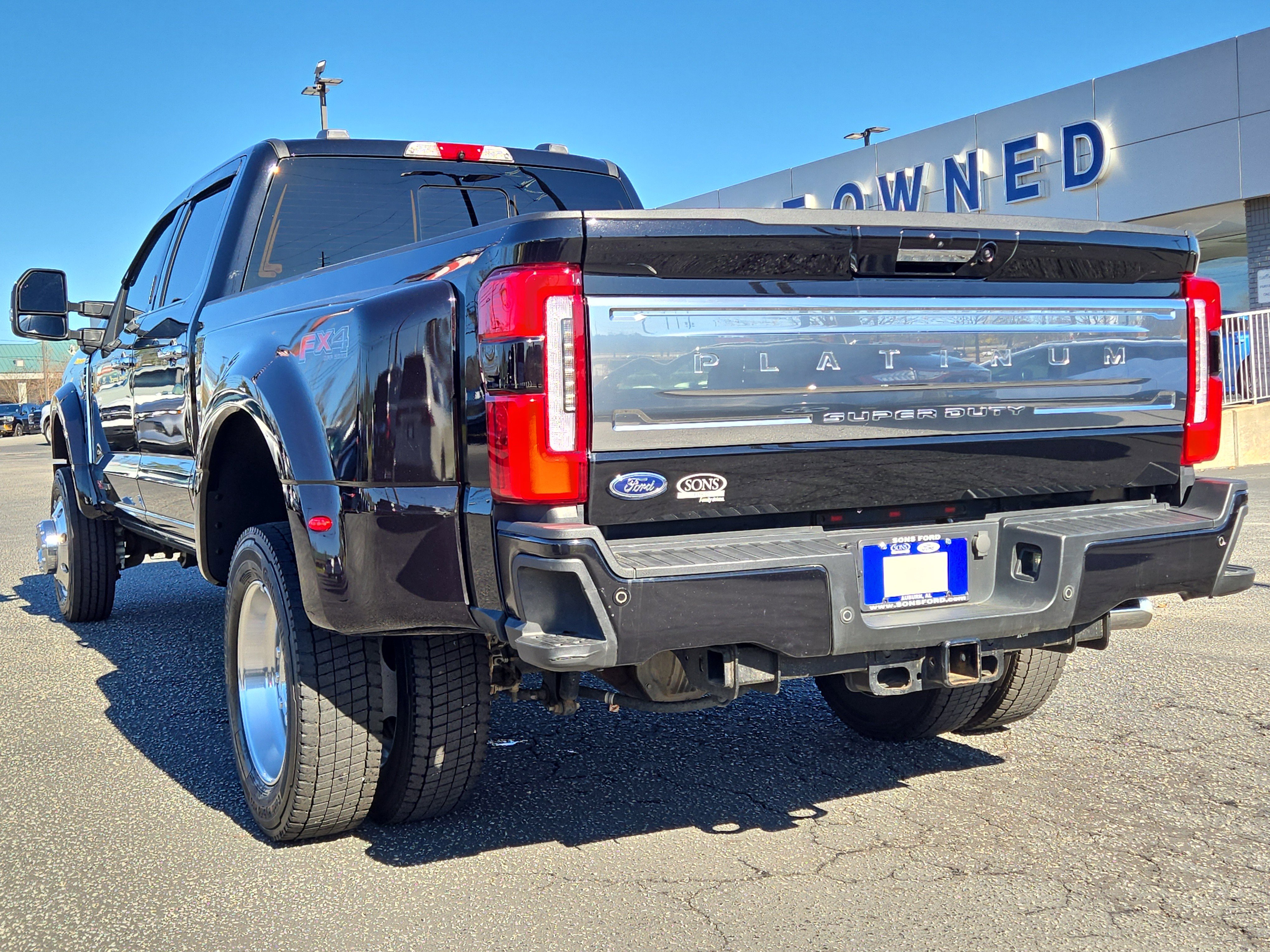 Used 2023 Ford F450 Platinum w/ FX4 Off-Road Package image 9