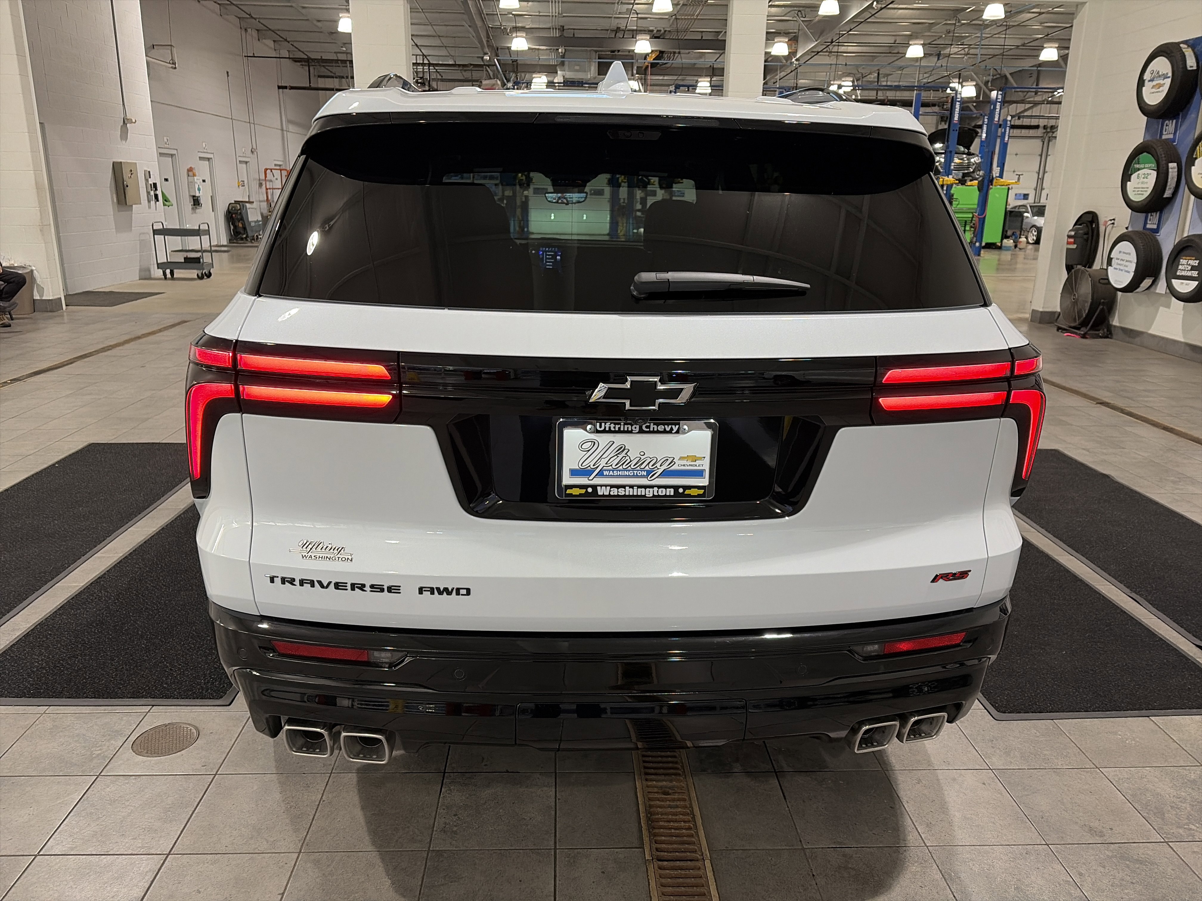 New 2026 Chevrolet Traverse RS w/ LPO, Floor Liner Package image 4