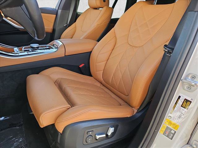 Used 2024 BMW X5 xDrive50e w/ Parking Assistance Package AWD/4WD image 16
