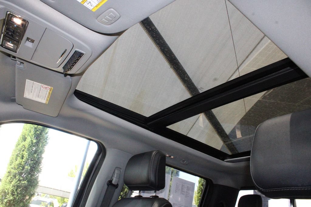 Used 2023 Ford F350 Lariat w/ Tremor Off-Road Package AWD/4WD image 5