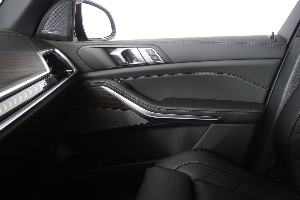 Used 2026 BMW X5 xDrive40i w/ M Sport Package image 23
