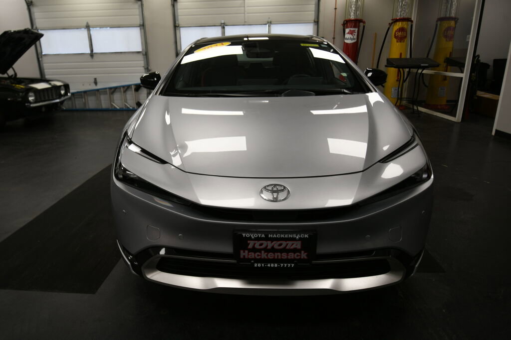 Used 2023 Toyota Prius Prime FWD image 3