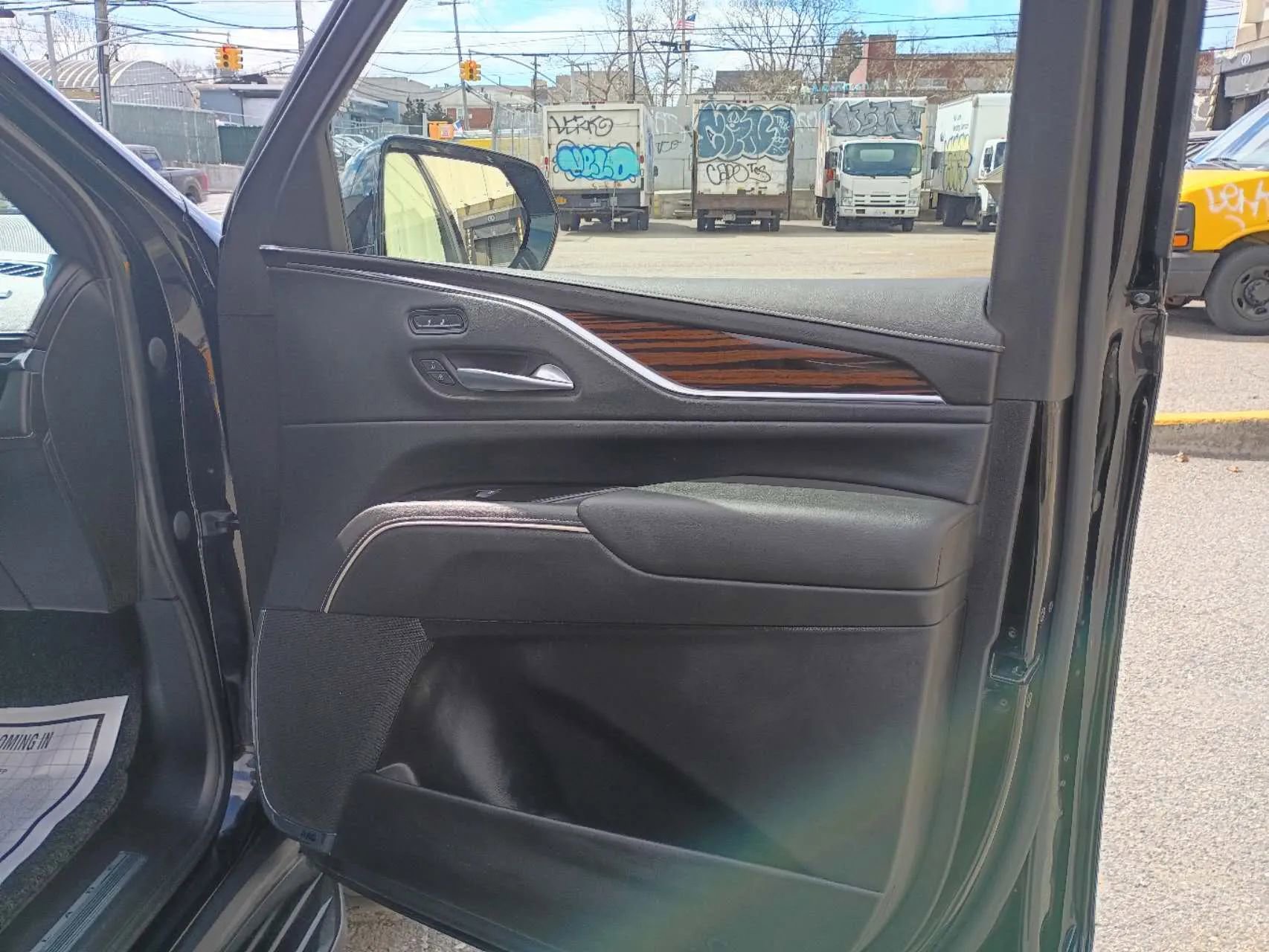 Used 2023 Cadillac Escalade ESV Luxury image 21