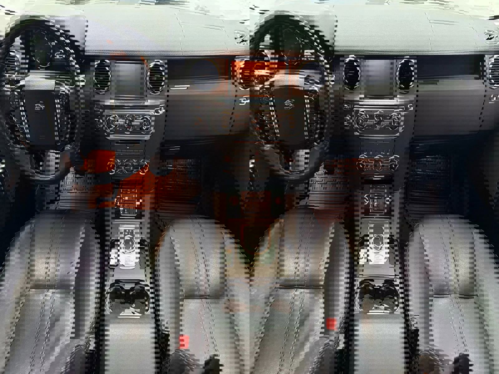 Used 2016 Land Rover LR4 HSE image 2