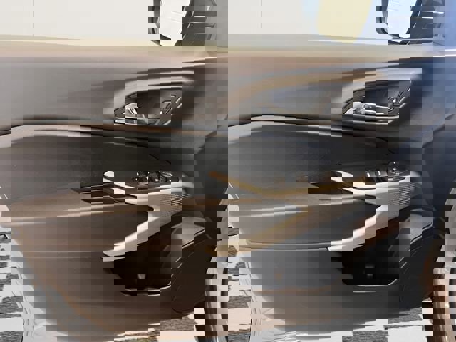 Used 2024 Chevrolet Trax RS image 11