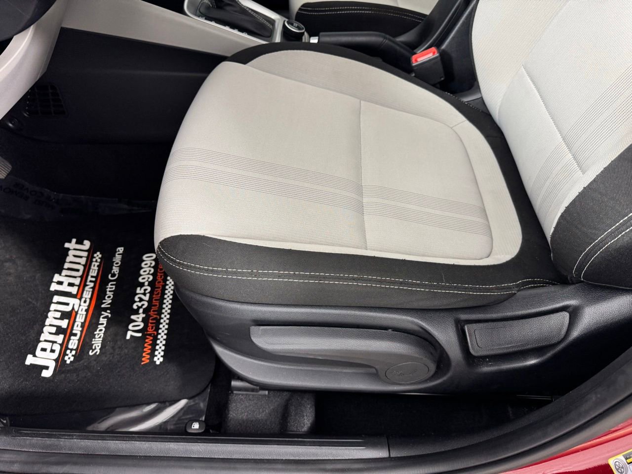 Used 2025 Hyundai Venue SEL image 12